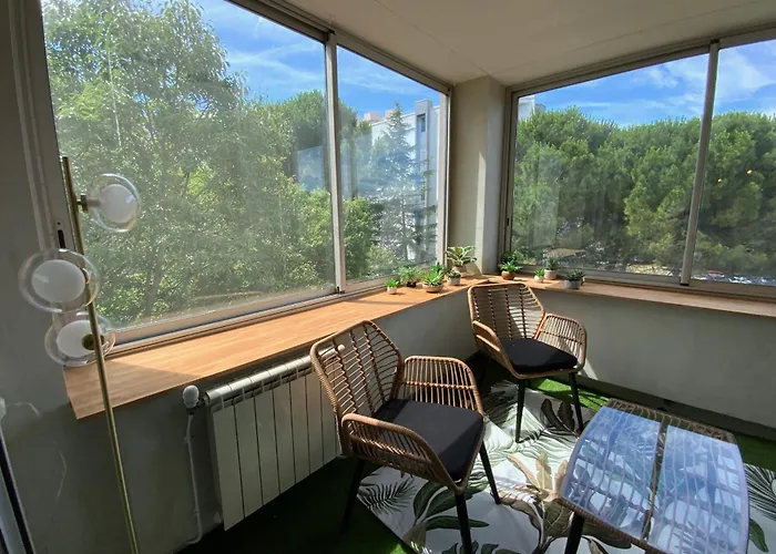 Aesthetics - 2 Bedrooms And Secure Parking!