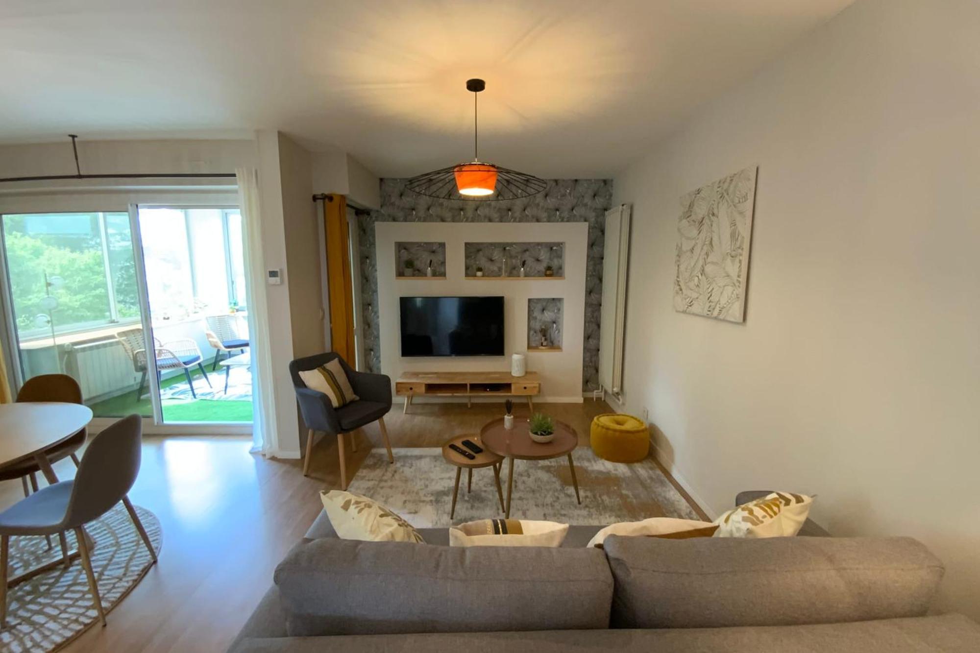 Aesthetics - 2 Bedrooms And Secure Parking! *