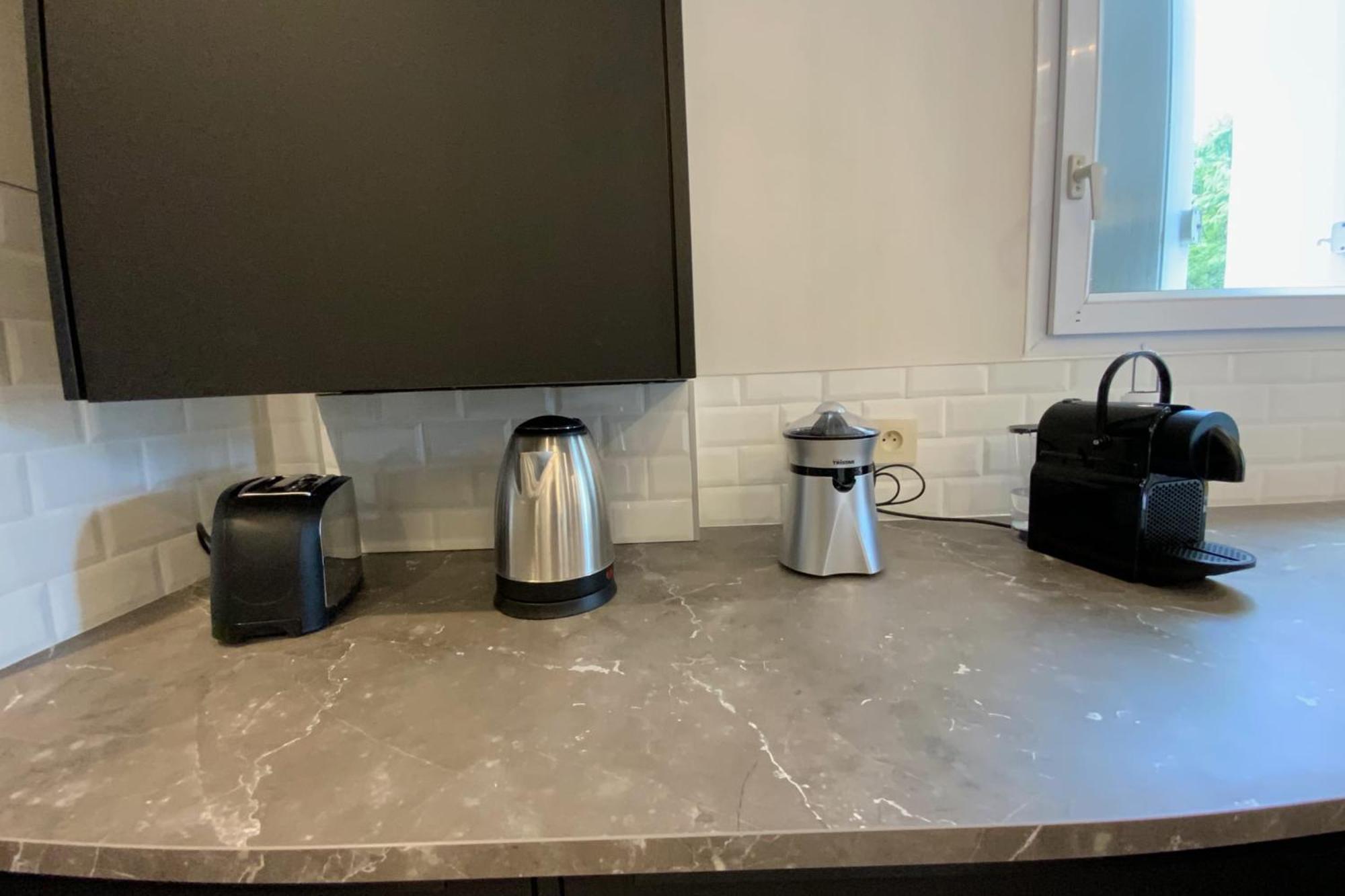 Aesthetics - 2 Bedrooms And Secure Parking! Apartment