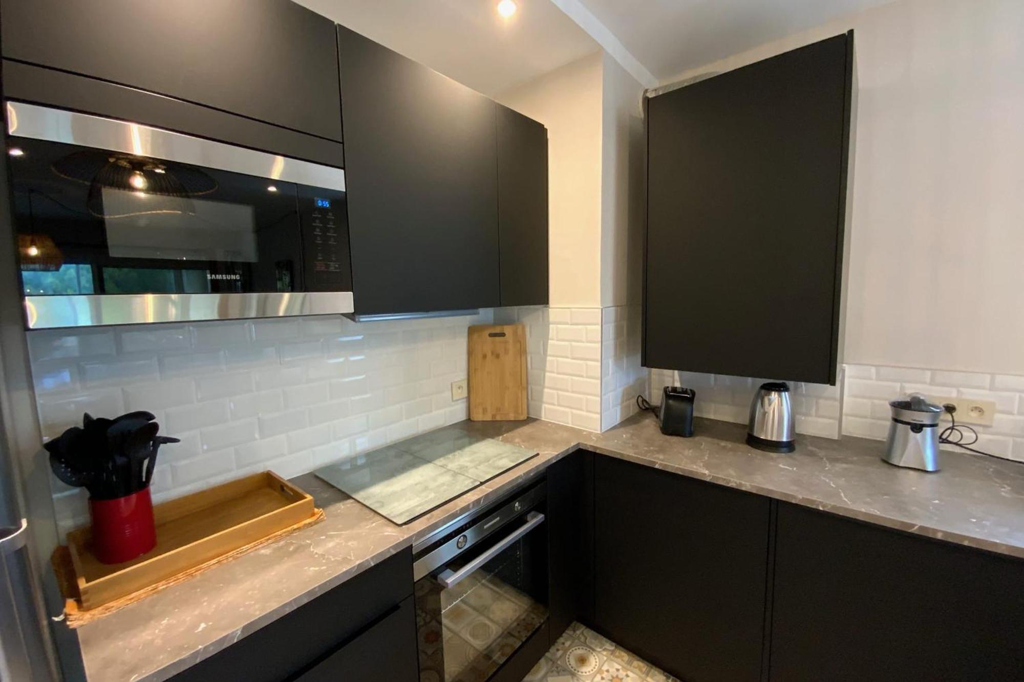 Apartment Aesthetics - 2 Bedrooms And Secure Parking! *